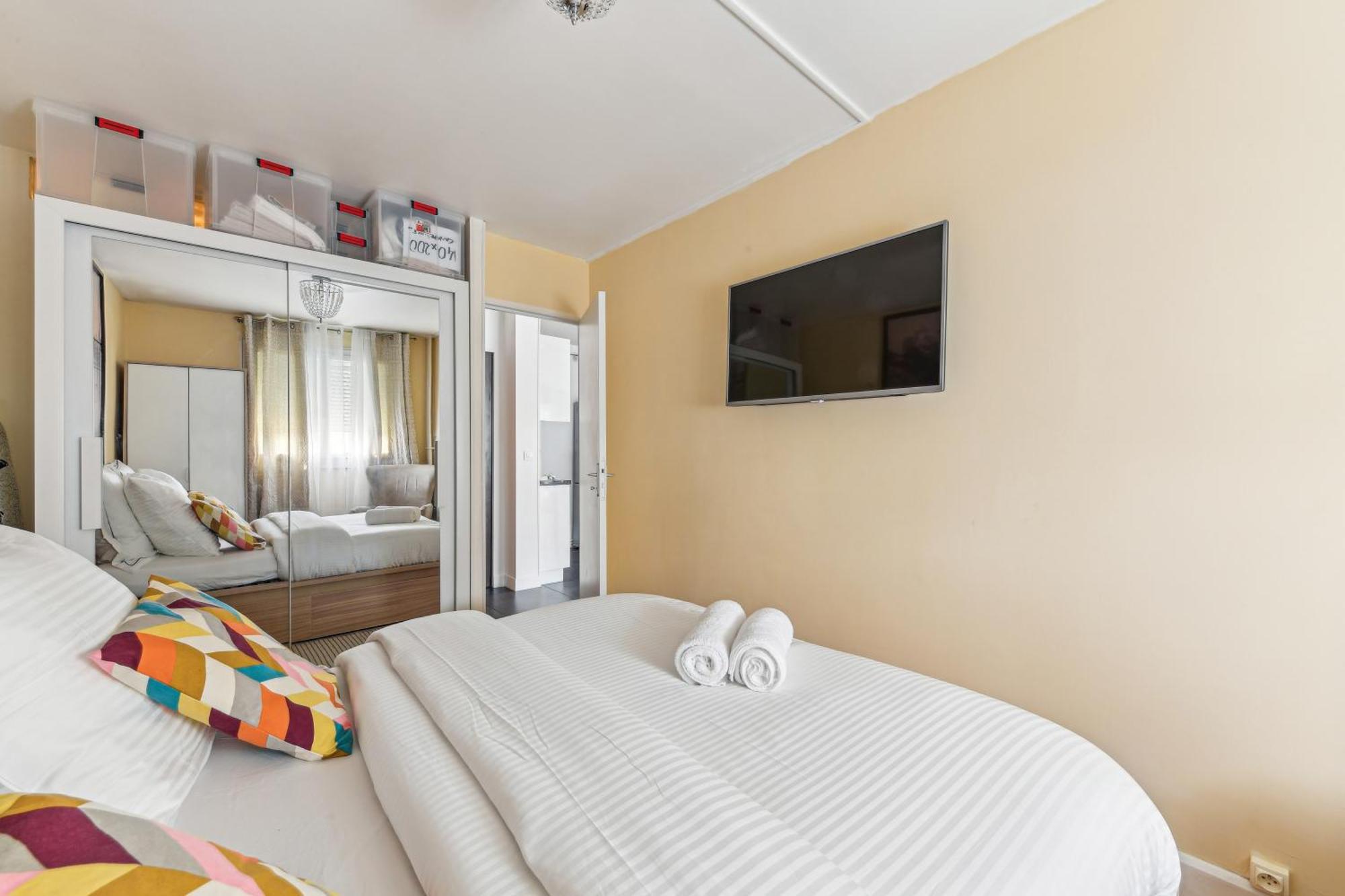 Chic And Comfortable Apart With Balcony Λεβαλουά Περέ Εξωτερικό φωτογραφία